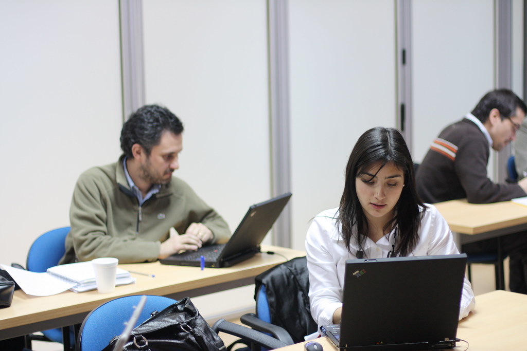Subcontratación de Software vs Equipo Interno: Guía Completa para Decidir - Artículo blog consultoría tecnológica Nirmana